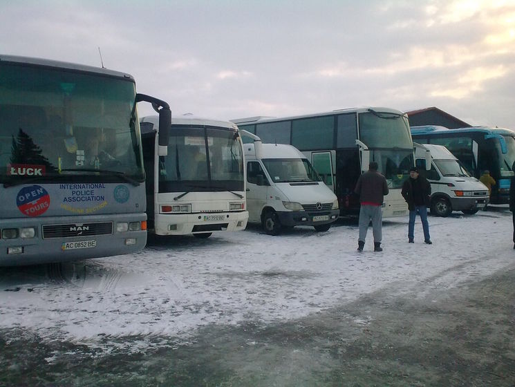 ﻿У Волинській області на заходи за участю Порошенка людей звозили автобусами – "Опора"