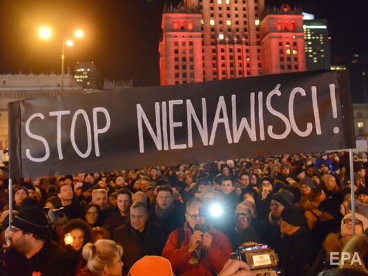 ﻿Після вбивства мера Гданська поліція Польщі затримала близько 10 осіб за заклики до вбивств політиків у соцмережах