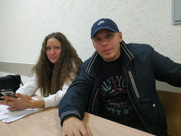 В российском Пскове координатора "Открытой России" и активиста штаба Навального задержали по подозрению в сбыте наркотиков