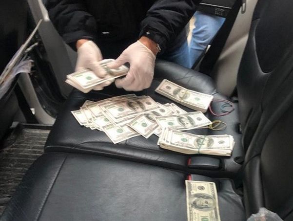 ﻿У Дніпрі на хабарі $31 тис. затримали чиновника Держгеокадастру