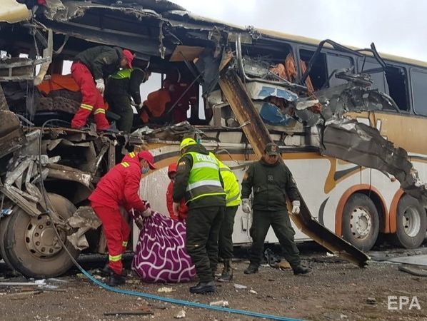 В результате столкновения двух автобусов в Боливии погибло как минимум 22 человека