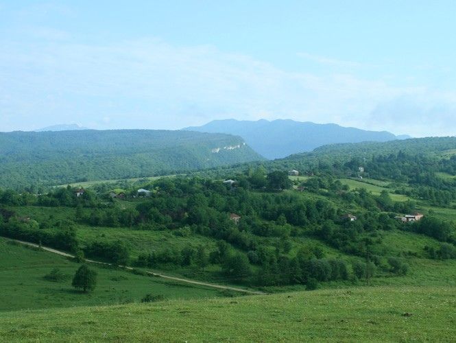 ﻿В Абхазії російський БТР упав в ущелину, троє військових загинуло