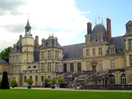 Во Франции из Китайского музея замка Фонтенбло украли 15 экспонатов
