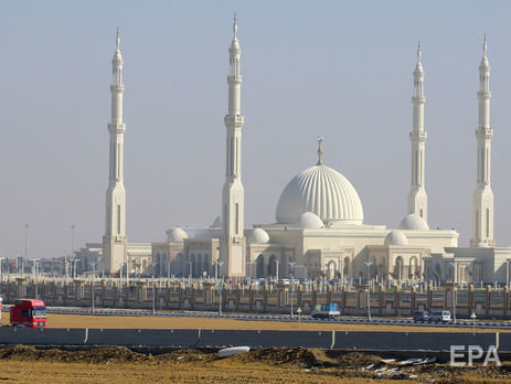 У мечеті споруджуваної столиці відбулося перше богослужіння