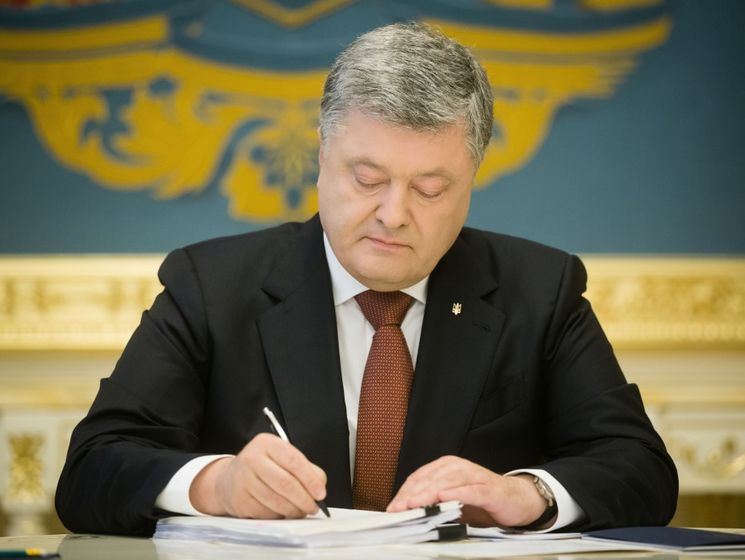 Порошенко підписав закон про перехід релігійних громад у Православну церкву України