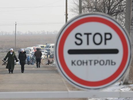 На блокпосту в Донецкой области полицейским сдалась сотрудница колонии "ДНР"