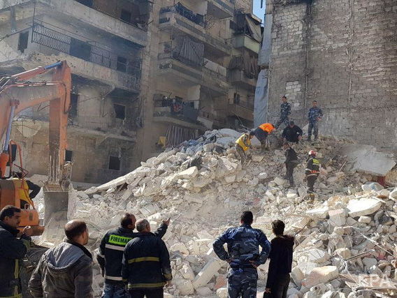 В результате обрушения жилого дома в Алеппо погибло 11 человек
