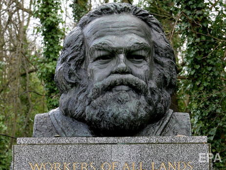 Невідомі поглумилися з могили Маркса