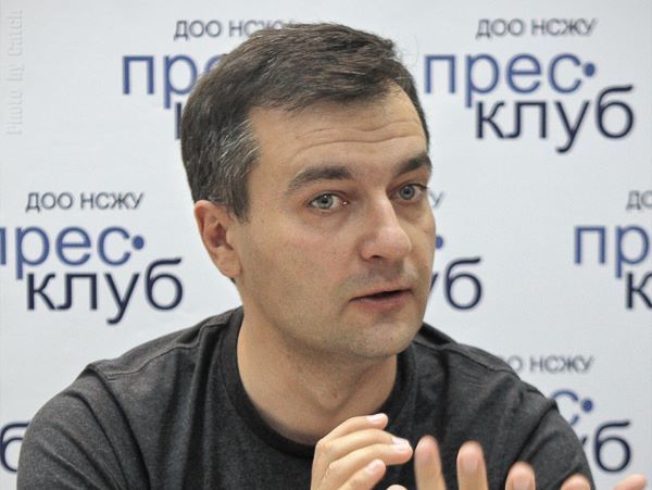Журналист проекта "Четверта влада" Торбич заявил, что Гнап не тратил средства из премии, которую хотели передать армии, на зарплаты сотрудникам