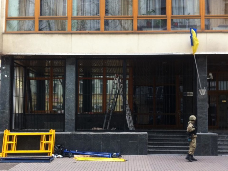 Лещенко: Коломойский баррикадируется в здании компании "Укрнафта"
