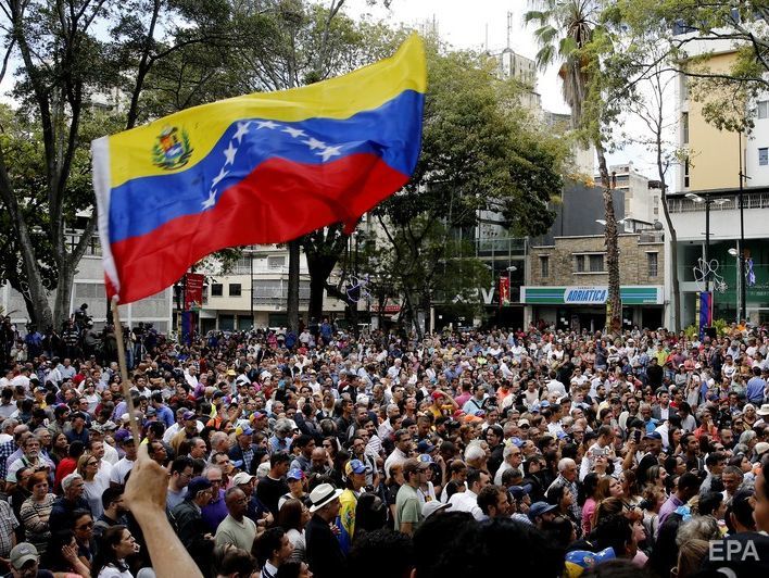 Американские власти тайно пытаются убедить военных Венесуэлы отказаться от поддержки Мадуро – СМИ