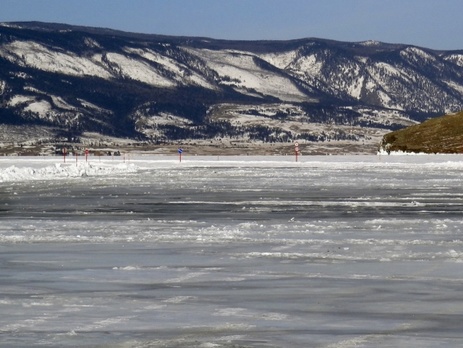 МЧС России по Иркутской области: В марте на озере Байкал появилось множество опасных мест из-за тонкого льда