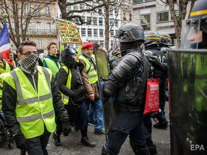 На протесты "желтых жилетов" 9 февраля во Франции вышла 51 тыс. человек