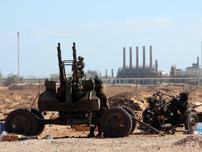 Истребитель армии восточной Ливии перехватил гражданский самолет с нефтяниками