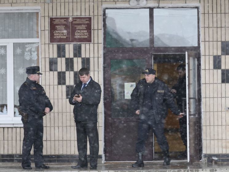 В Беларуси старшеклассник одной из школ зарезал учителя и ученика