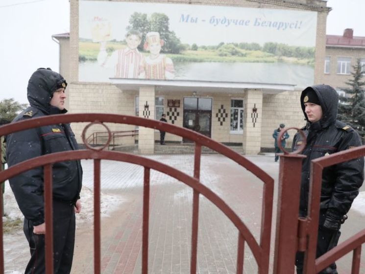 У Білорусі школяр із ножем убивав цілеспрямовано – Слідком