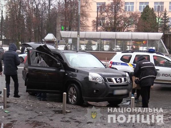 Неизвестные в Киеве отобрали у мужчины сумку с $40 тыс. и 350 тыс. грн – полиция