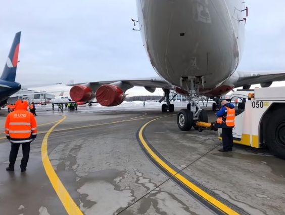 В московском аэропорту Внуково столкнулись два самолета
