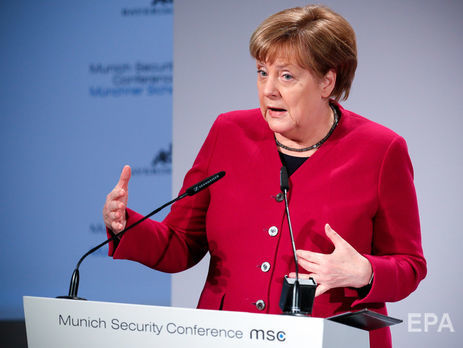 Меркель заявила, що відносини РФ із Заходом змінилися, але ізоляція Росії неприпустима