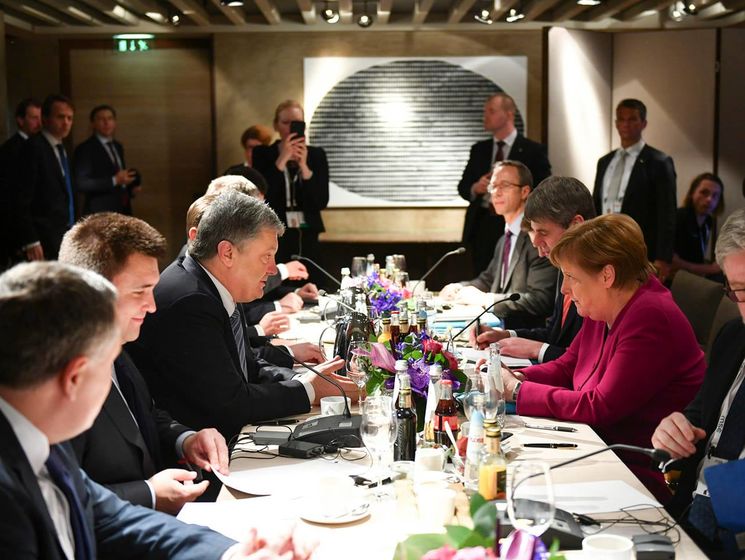 Порошенко и Меркель обсудили противодействие российской агрессии и новые санкции против РФ