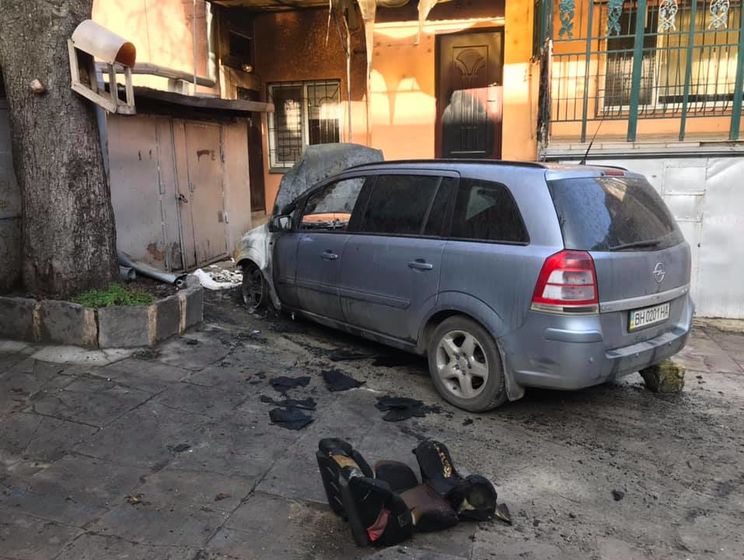 В Одессе неизвестные сожгли машину общественному деятелю Бабичу