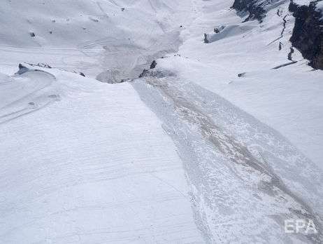 В результате схода лавины в Швейцарии погиб один человек, трое пострадали
