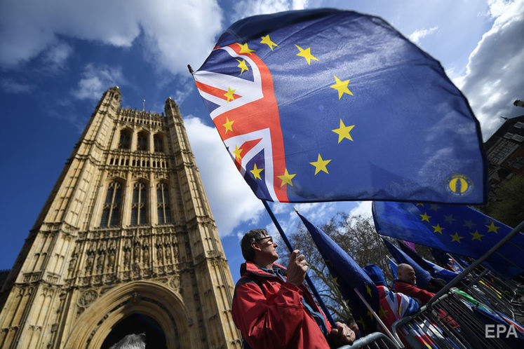 Парламент Великобритании проголосовал за отсрочку Brexit