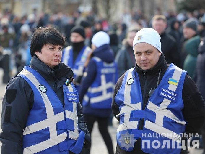 Заходи на Михайлівській площі за участю Порошенка відбулися без грубих порушень порядку, затримано двох людей – поліція