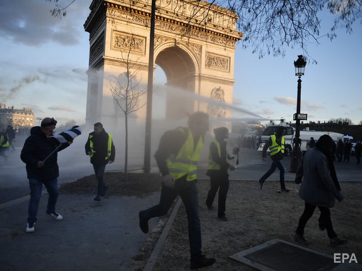 Префект полиции Парижа уволен после протестов "желтых жилетов" 16 марта