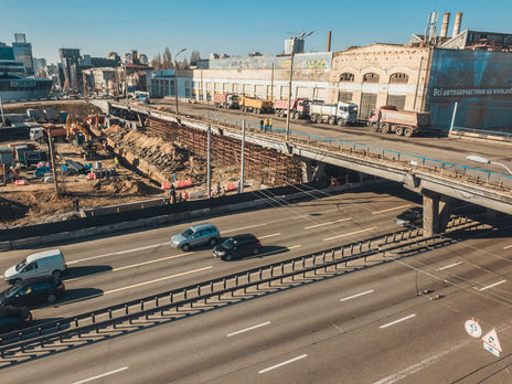 В Киеве из-за реконструкции Шулявского моста возникли сложности с проездом транспорта. Видео