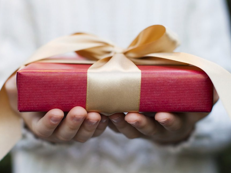 Как сэкономить на подарке и не облажаться