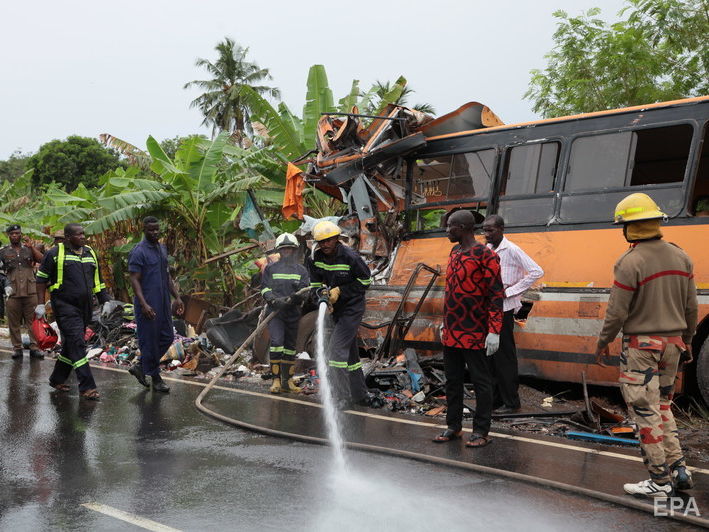 В Гане столкнулось два автобуса, погибло по меньшей мере 50 человек