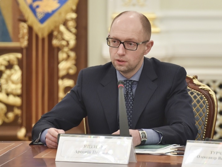 Яценюк: Фракции коалиции должны определиться с форматом похода на местные выборы