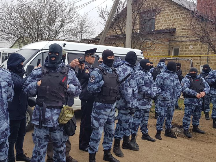 В ФСБ заявили, что задержали в Крыму 20 подозреваемых в деятельности "Хизб ут-Тахрир"