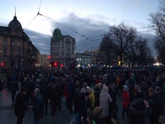 На зустрічі Порошенка з виборцями у Львові "Нацкорпус" улаштував акцію протесту