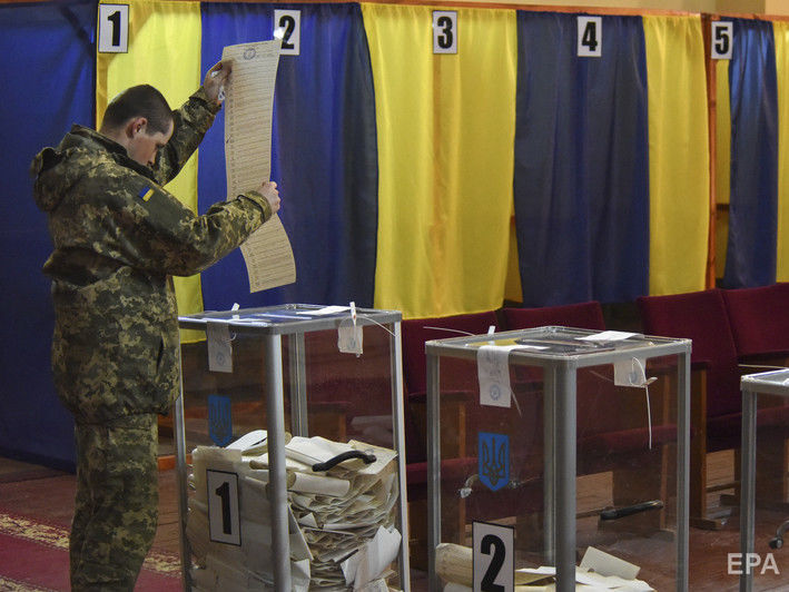 Во второй тур президентских выборов выходят Зеленский и Порошенко – "Национальный экзит-полл"