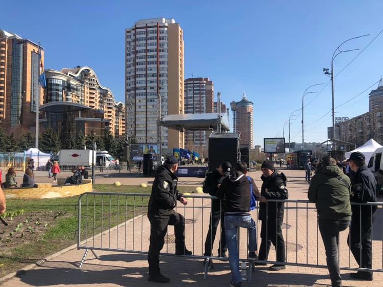 "Батьківщина" встановила біля будівлі ЦВК намети – приймальні депутатів