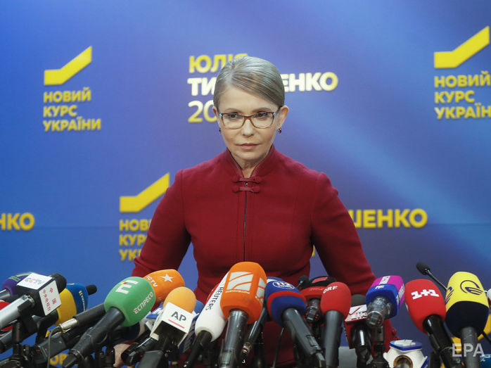﻿"Сильні не здаються". Тимошенко показала, як грає в настільний теніс на підборах