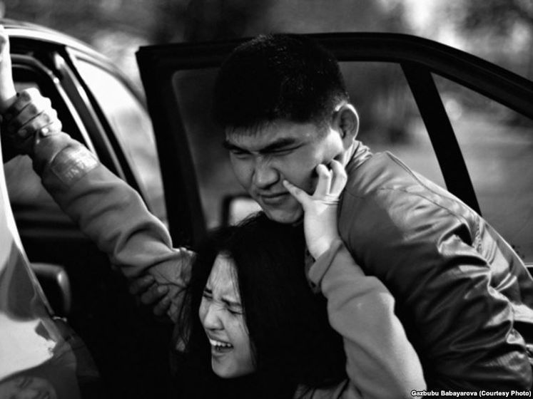 В Кыргызстане ужесточили наказание за похищение невест