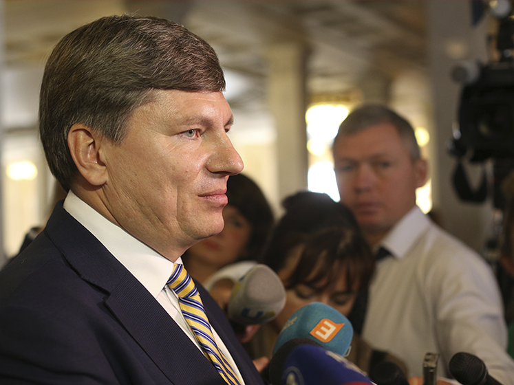 Порошенко ждет Зеленского на дебаты и 14-го, и 19 апреля – Герасимов