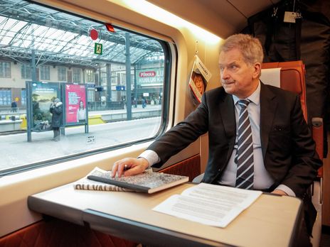 Президент Финляндии отправился на встречу с Путиным на маршрутном поезде