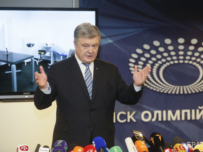 В штабе Порошенко заявили, что 19 апреля он придет на дебаты с Зеленским на телевидение, но не исключают, что в этот день он сможет прийти и на стадион