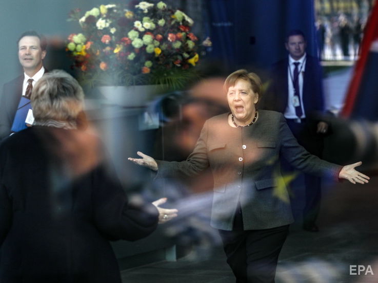﻿Меркель "забула" зустріти Мей біля будівлі канцелярії в Берліні
