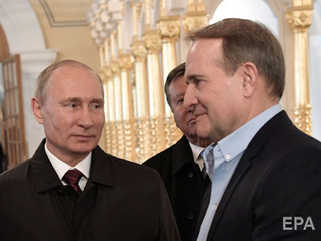 Медведчук (праворуч) заявив, що в межах переговорної групи виконував прохання президента України