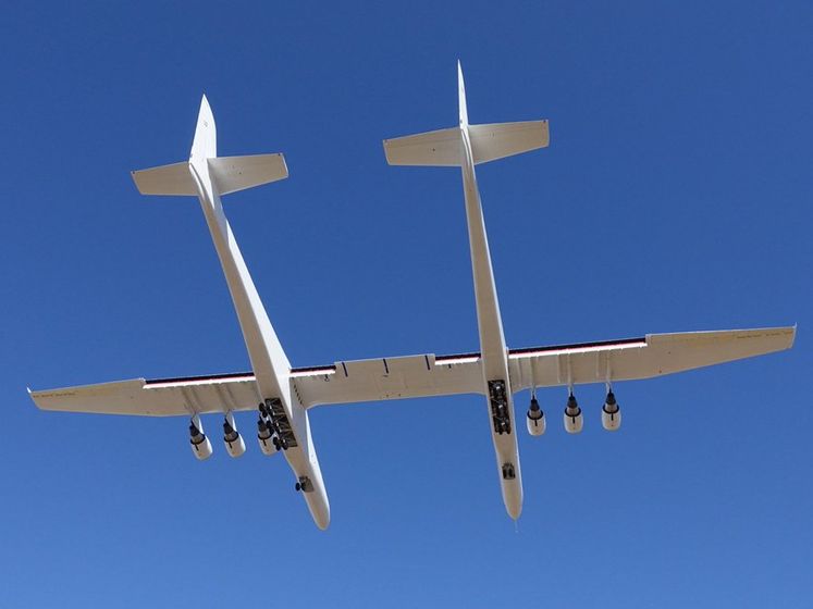 Самый большой самолет в мире Stratolaunch совершил первый полет. Видео