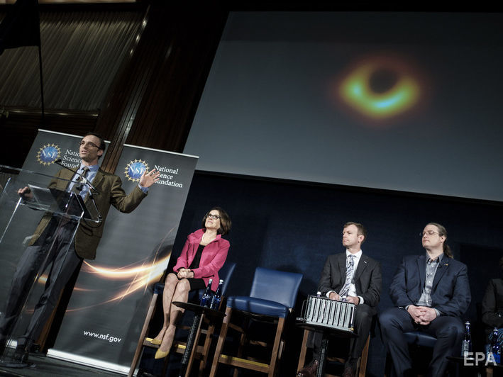 Черную дыру, которую сфотографировали ученые, назвали Powehi