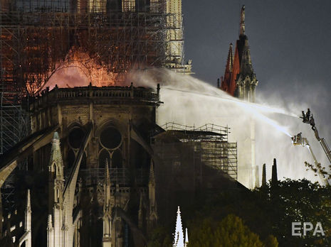 ﻿Пожежу в соборі Паризької Богоматері загасили
