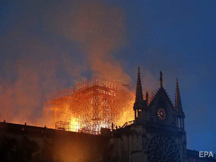 Журналистка Звиняцковская о тушении собора Парижской Богоматери: Все в панике и безумии, но у пожарных был план