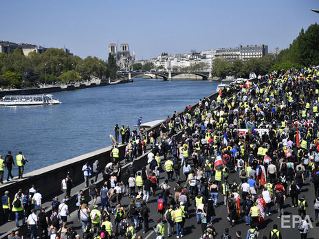 Порядок во Франции сегодня обеспечивают 60 тыс. полицейских и жандармов