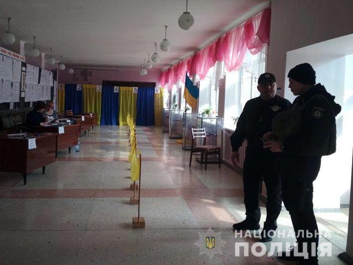 Протягом "дня тиші" українській поліції надійшло 262 повідомлення про порушення виборчого процесу